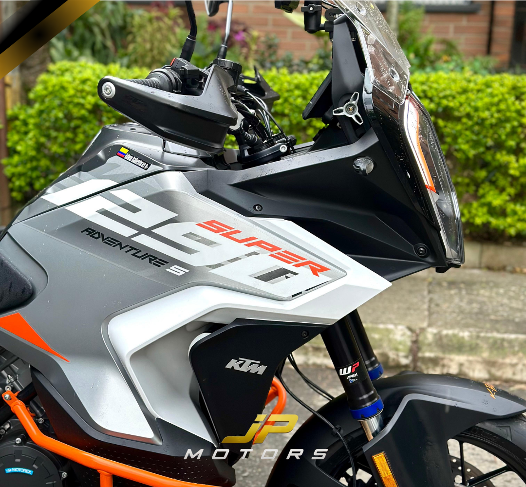 KTM 1290 SUPER ADVENTURE S negra